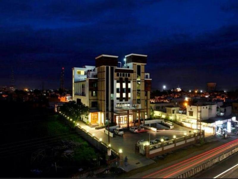 Hotel Saffron Leaf